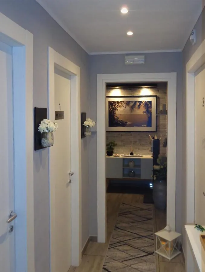 Chloe'S Rooms Cagliari 0*,