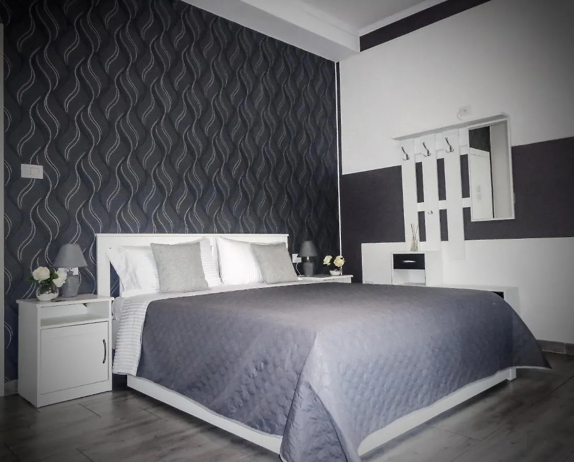 Chloe'S Rooms Cagliari