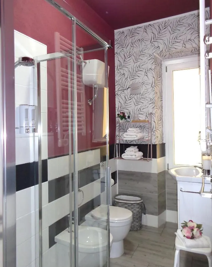 Chloe'S Rooms Cagliari Guest house