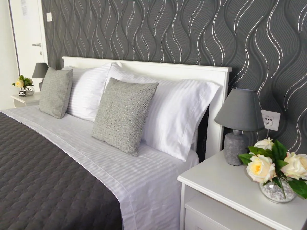 Chloe'S Rooms Cagliari 0*,